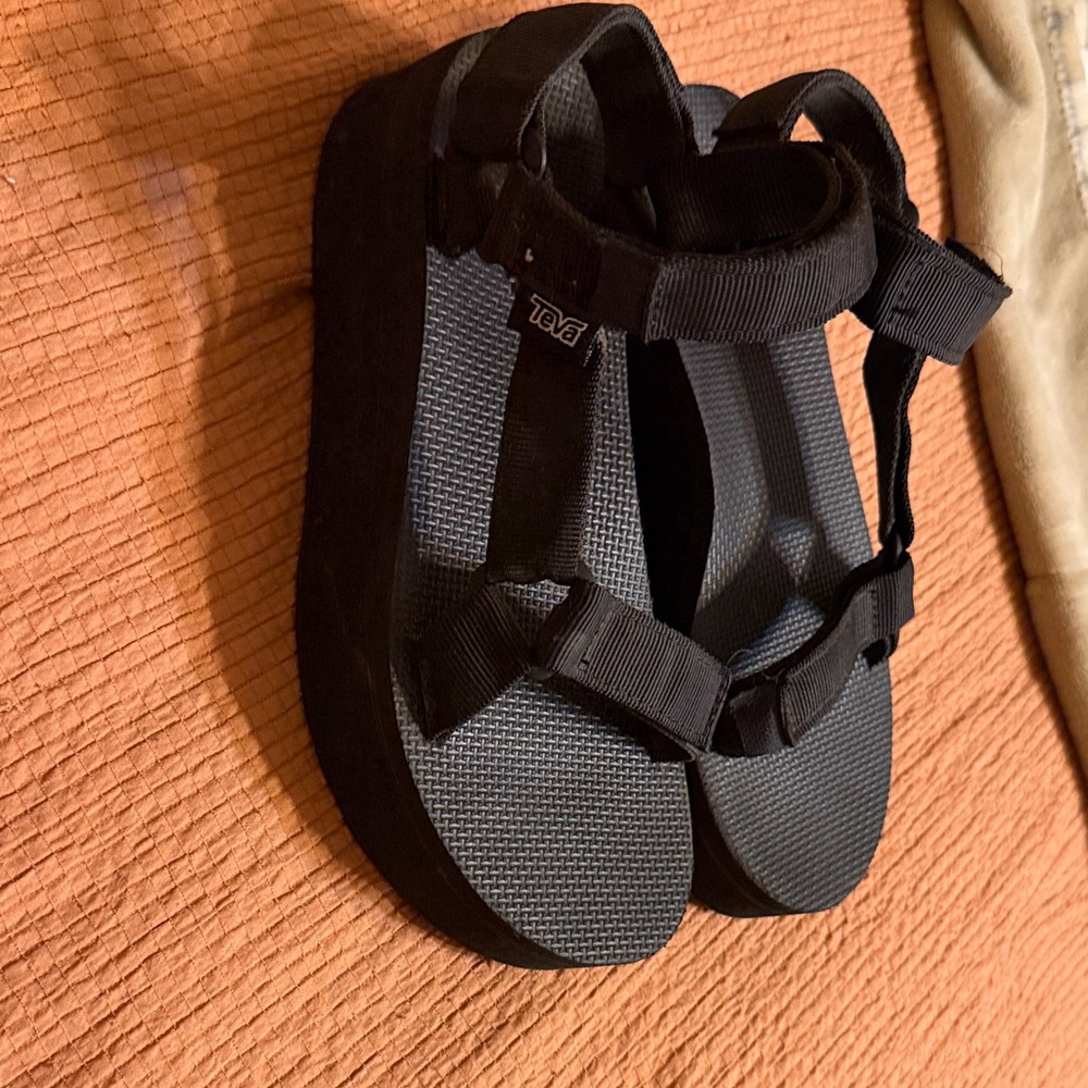 Women’s Platform Tevas